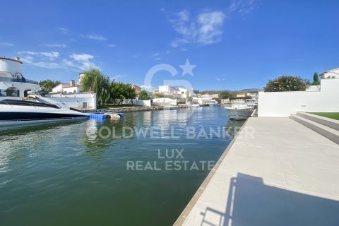 3 bedrooms villa for sale in Empuriabrava, Girona, Catalonia, Spain № 5956 - photo 29