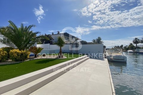 3 bedrooms villa for sale in Empuriabrava, Girona, Catalonia, Spain № 5956 - photo 28