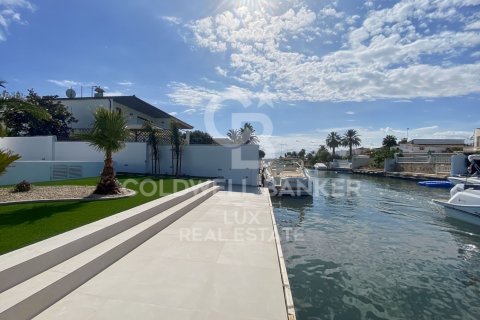 3 bedrooms villa for sale in Empuriabrava, Girona, Catalonia, Spain № 5956 - photo 22