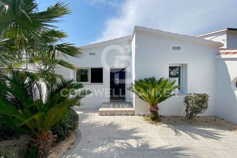 3 bedrooms villa for sale in Empuriabrava, Girona, Catalonia, Spain № 5956 - photo 26