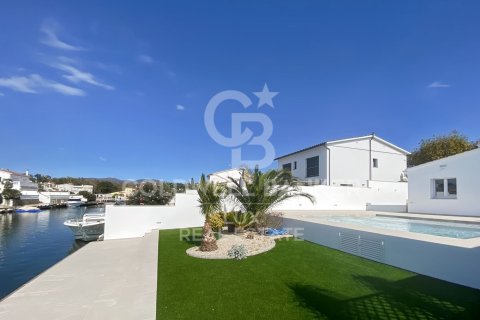 3 bedrooms villa for sale in Empuriabrava, Girona, Catalonia, Spain № 5956 - photo 27