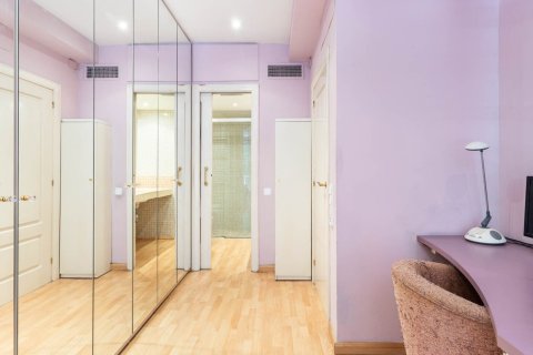 Купить квартиру в Барселона, Испания с 5 комнат, 140м², № 1481 - фото 14