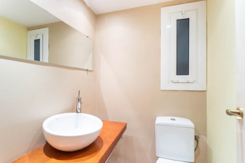 Купить квартиру в Барселона, Испания с 5 комнат, 140м², № 1481 - фото 21