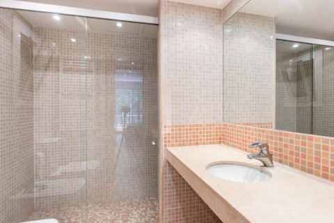 Купить квартиру в Барселона, Испания с 5 комнат, 140м², № 1481 - фото 13