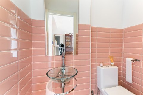 Купить квартиру в Барселона, Испания с 8 комнат, № 1482 - фото 24