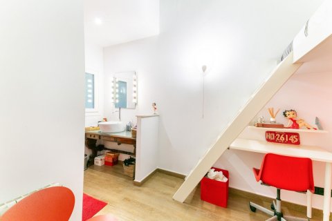 Купить квартиру в Барселона, Испания с 8 комнат, № 1482 - фото 22