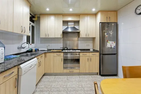 Купить квартиру в Барселона, Испания с 6 комнат, 165м², № 1483 - фото 12