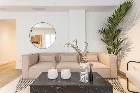 Купить квартиру в Барселона, Испания с 4 комнаты, № 1480 - фото 7