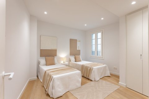 Купить квартиру в Барселона, Испания с 4 комнаты, № 1480 - фото 8