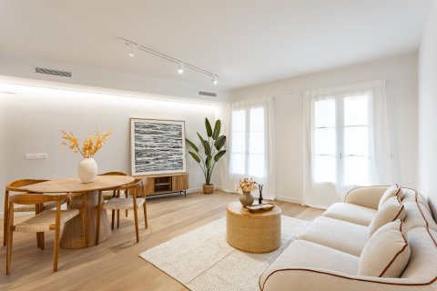 Купить квартиру в Барселона, Испания с 4 комнаты, № 1480 - фото 14