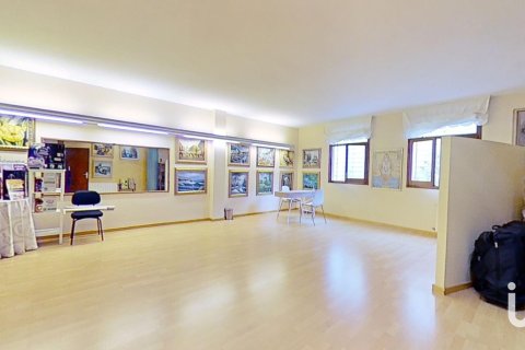 138 sq.m. commercial property for rent in Cunit, Tarragona, Catalonia, Spain № 5136 - photo 2