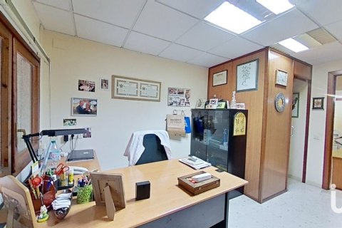 138 sq.m. commercial property for rent in Cunit, Tarragona, Catalonia, Spain № 5136 - photo 13