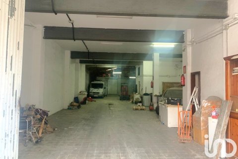 598 m² commercial property à louer à El Vendrell, Tarragona, Catalonia, Spain № 5135 - photo 2