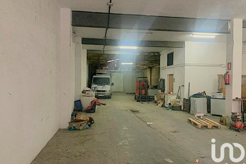 598 m² commercial property à louer à El Vendrell, Tarragona, Catalonia, Spain № 5135