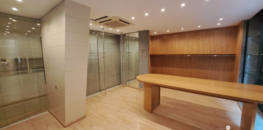 487 sq.m. commercial property for rent in Barcelona, Catalonia, Spain № 5138