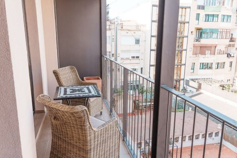 Apartamento de 3 dormitorios en venta en Barcelona, Cataluña, Spain № 6801 - foto 4