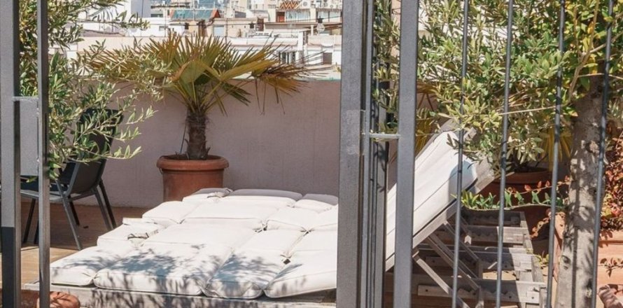 Apartamento de 3 dormitorios en venta en Barcelona, Cataluña, Spain № 6801