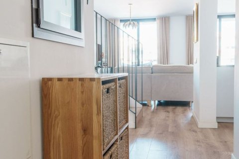 Apartamento de 3 dormitorios en venta en Barcelona, Cataluña, Spain № 6801 - foto 8