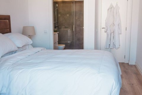 Apartamento de 3 dormitorios en venta en Barcelona, Cataluña, Spain № 6801 - foto 9