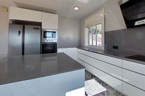 Сasa de 4 dormitorios en venta en Calafell, Tarragona, Cataluña, Spain № 6799 - foto 9