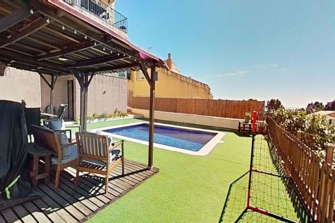Сasa de 4 dormitorios en venta en Calafell, Tarragona, Cataluña, Spain № 6799 - foto 3