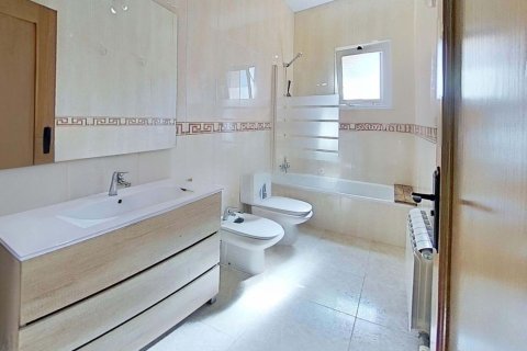 Сasa de 4 dormitorios en venta en Calafell, Tarragona, Cataluña, Spain № 6799 - foto 19