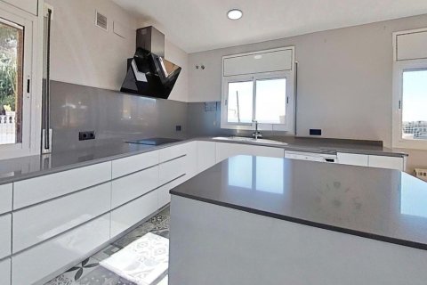 Сasa de 4 dormitorios en venta en Calafell, Tarragona, Cataluña, Spain № 6799 - foto 10