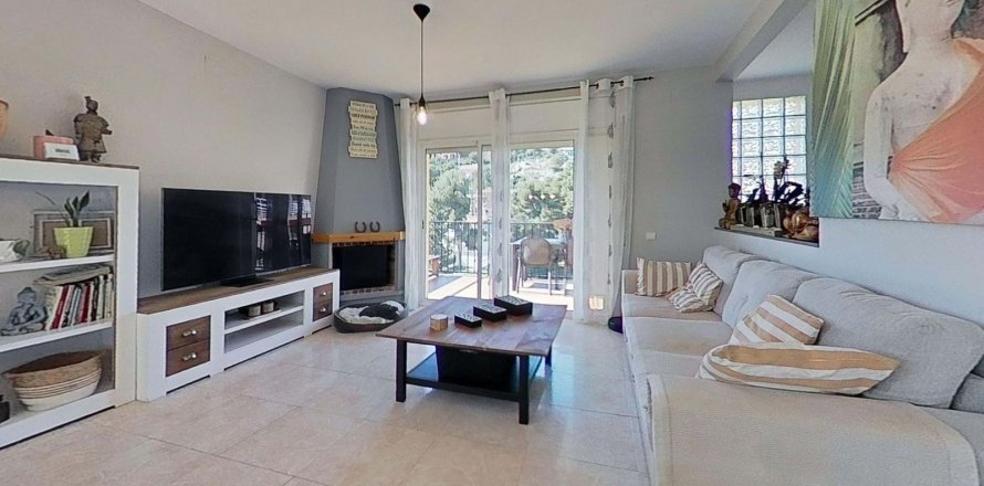 Сasa de 4 dormitorios en venta en Calafell, Tarragona, Cataluña, Spain № 6799