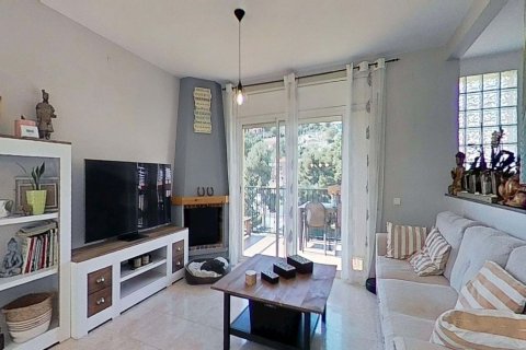 Сasa de 4 dormitorios en venta en Calafell, Tarragona, Cataluña, Spain № 6799 - foto 7