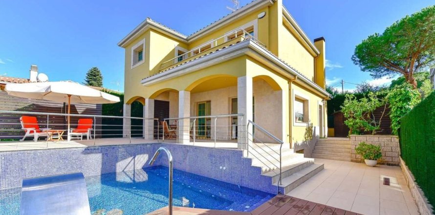 Сasa de 4 dormitorios en venta en Platja D'aro, Gerona, Cataluña, Spain № 7216