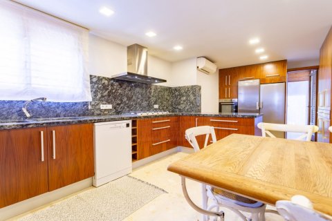 Купить дом в Камбрильс, Испания с 4 спальни, 377м², № 5694 - фото 12