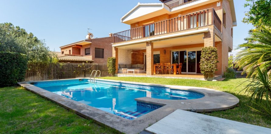 Дом с 4 спальнями в Камбрильсе, Таррагона, Каталония, Испания № 5694