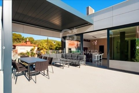 Вилла с 5 спальнями в Кастельдефельсе, Барселона, Каталония, Испания № 5693