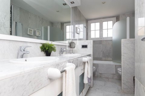 5 chambres villa à vendre à Esplugues de Llobregat, Barcelona, Catalonia, Spain № 4425 - photo 16