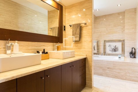 5 chambres villa à vendre à Esplugues de Llobregat, Barcelona, Catalonia, Spain № 4425 - photo 20