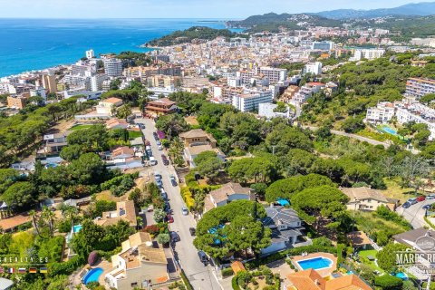 5 bedrooms villa for sale in Lloret de Mar, Girona, Catalonia, Spain № 7627 - photo 2