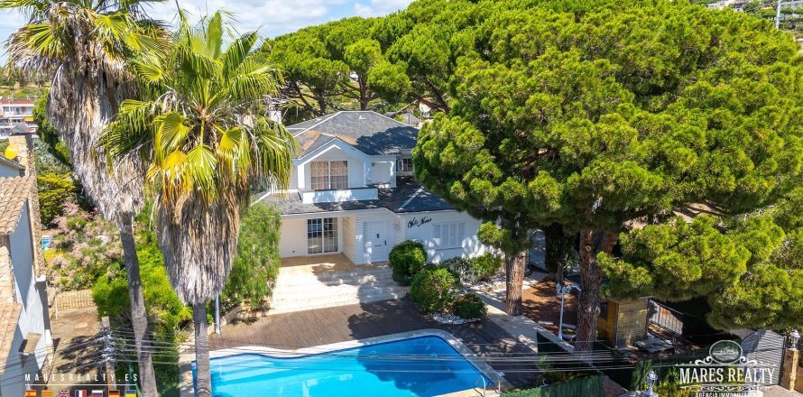 5 bedrooms villa for sale in Lloret de Mar, Girona, Catalonia, Spain № 7627