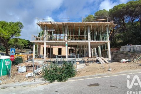 4 bedrooms house for sale in Sant Pol de Mar, Barcelona, Catalonia, Spain № 7521 - photo 5