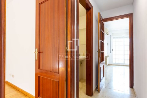 Apartamento de 4 dormitorios en venta en Sant Just Desvern, Barcelona, Cataluña, Spain № 7046 - foto 14