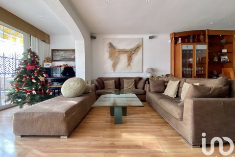 Купить дом в Сан-Андреу-де-Льяванерес, Испания с 4 спальни, 222м², № 5079 - фото 5