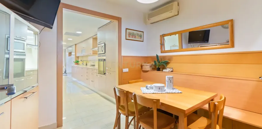 Apartamento de 4 dormitorios en venta en Santa Coloma de Gramenet, Barcelona, Cataluña, Spain № 6941