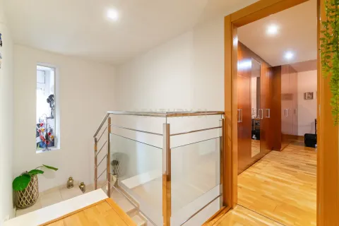 Apartamento de 4 dormitorios en venta en Santa Coloma de Gramenet, Barcelona, Cataluña, Spain № 6941 - foto 22