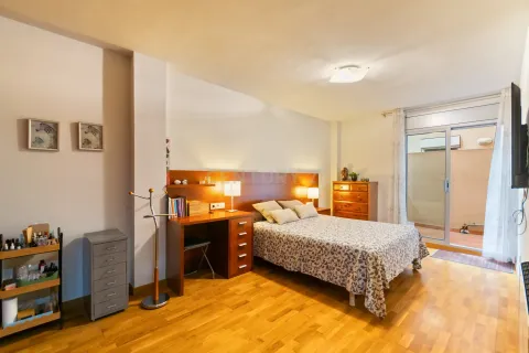Apartamento de 4 dormitorios en venta en Santa Coloma de Gramenet, Barcelona, Cataluña, Spain № 6941 - foto 20