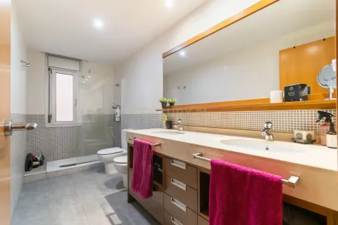 Apartamento de 4 dormitorios en venta en Santa Coloma de Gramenet, Barcelona, Cataluña, Spain № 6941 - foto 23