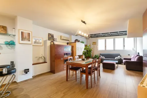 Apartamento de 4 dormitorios en venta en Santa Coloma de Gramenet, Barcelona, Cataluña, Spain № 6941 - foto 4