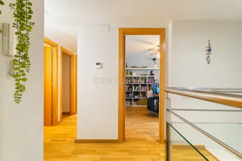 Apartamento de 4 dormitorios en venta en Santa Coloma de Gramenet, Barcelona, Cataluña, Spain № 6941 - foto 21