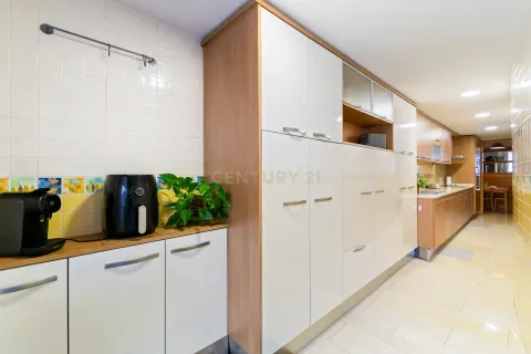 Apartamento de 4 dormitorios en venta en Santa Coloma de Gramenet, Barcelona, Cataluña, Spain № 6941 - foto 3