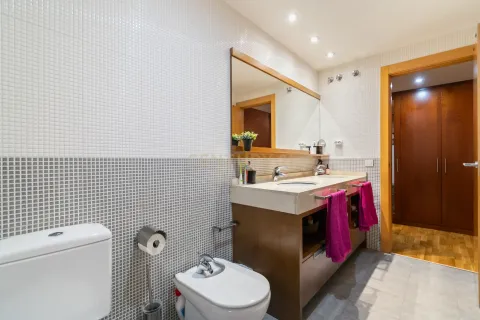 Apartamento de 4 dormitorios en venta en Santa Coloma de Gramenet, Barcelona, Cataluña, Spain № 6941 - foto 17