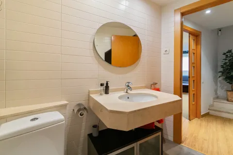 Apartamento de 4 dormitorios en venta en Santa Coloma de Gramenet, Barcelona, Cataluña, Spain № 6941 - foto 18