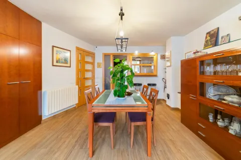 Apartamento de 4 dormitorios en venta en Santa Coloma de Gramenet, Barcelona, Cataluña, Spain № 6941 - foto 11